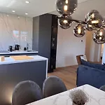 Διαμέρισμα K Luxury Few Min Walk From The *