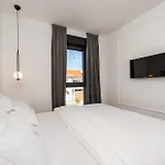 K Luxury Few Min Walk From The Appartamento *