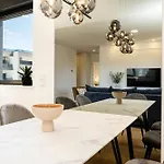 K Luxury Few Min Walk From The *