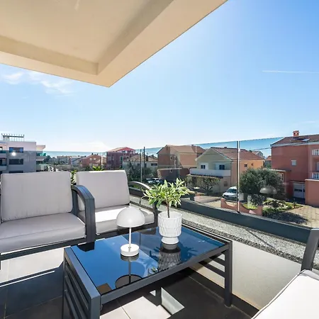 K Luxury Few Min Walk From The