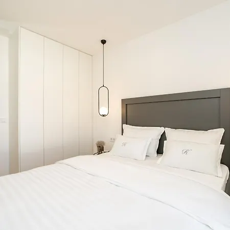 K Luxury Few Min Walk From The