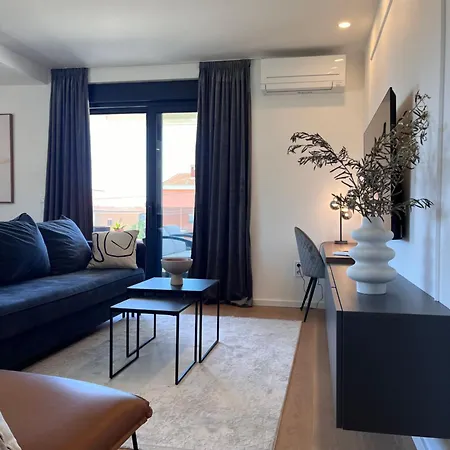 K Luxury Few Min Walk From The