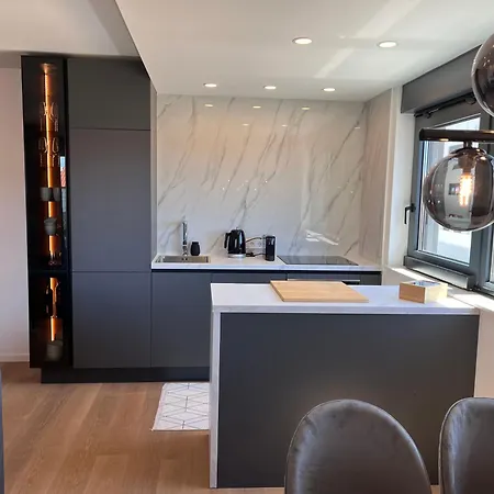 K Luxury Few Min Walk From The Appartement